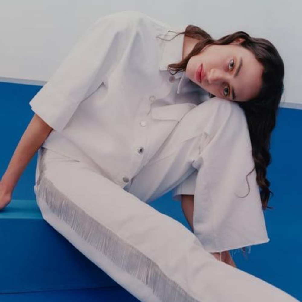 NWT -Zara 90's size 4 full length in bay embellishment white jeans